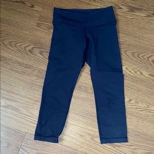 NWOT NAVY LULULEMON WUNDER UNDER CROP